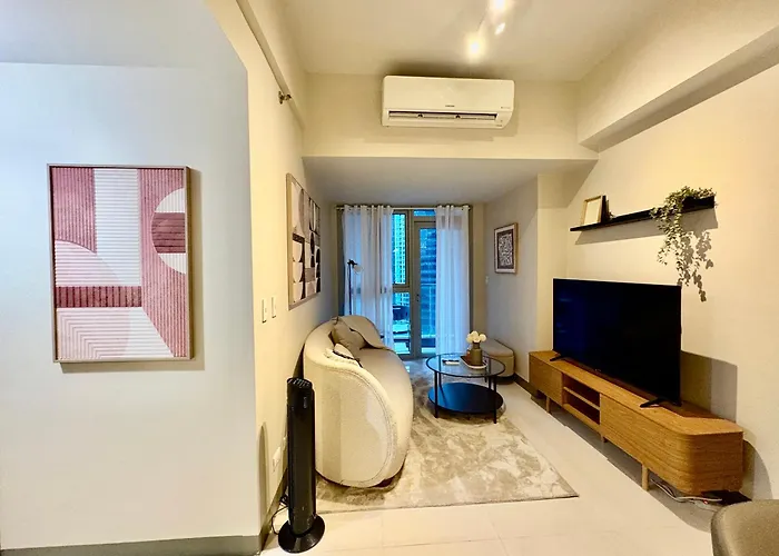 2br With Balcony Family & Friends Parksuites Bgc *