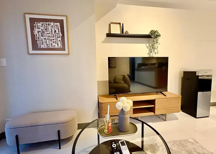 Apartment 2br With Balcony Family & Friends Parksuites Bgc