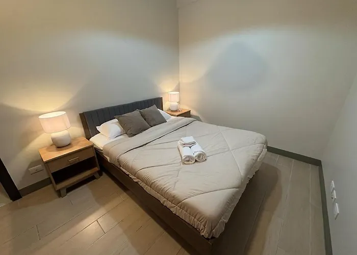 2br With Balcony Family & Friends Parksuites Bgc Apartment Manila