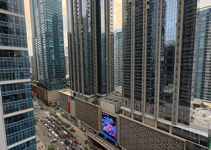 2br With Balcony Family & Friends Parksuites Bgc *