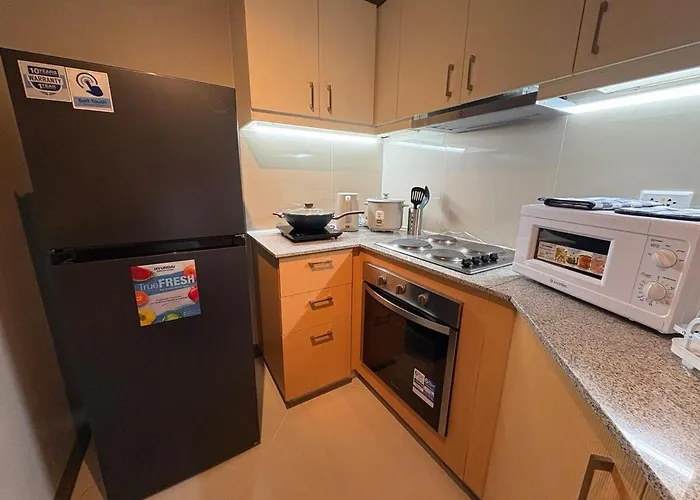 2br With Balcony Family & Friends Parksuites Bgc *
