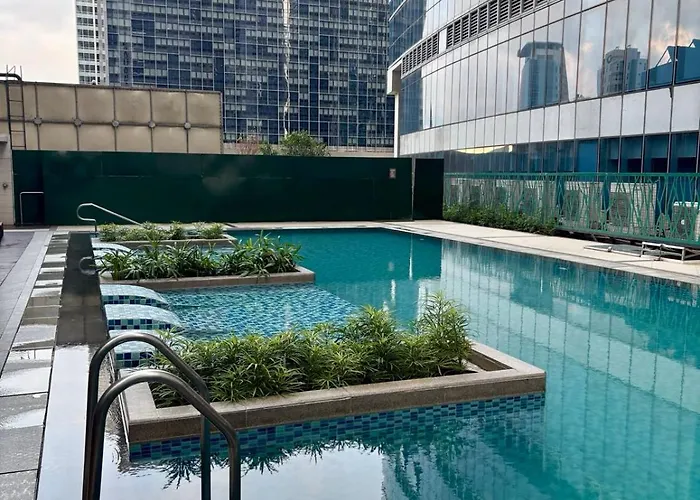 2br With Balcony Family & Friends Parksuites Bgc *