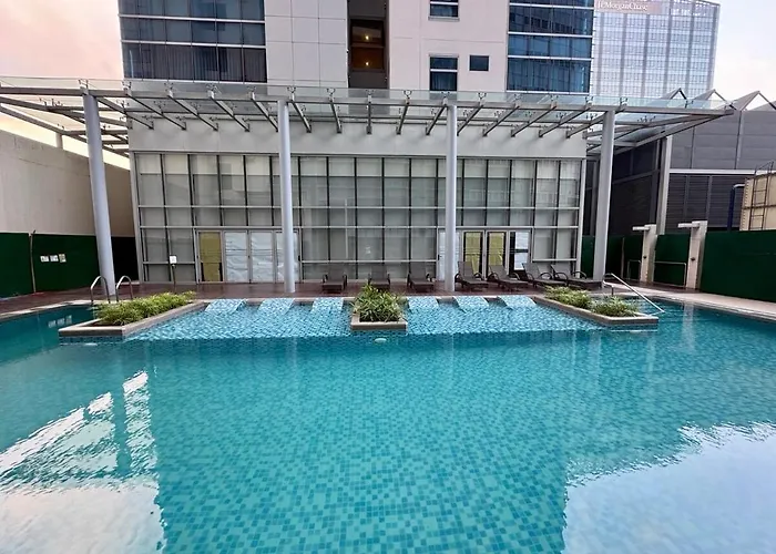 2br With Balcony Family & Friends Parksuites Bgc *