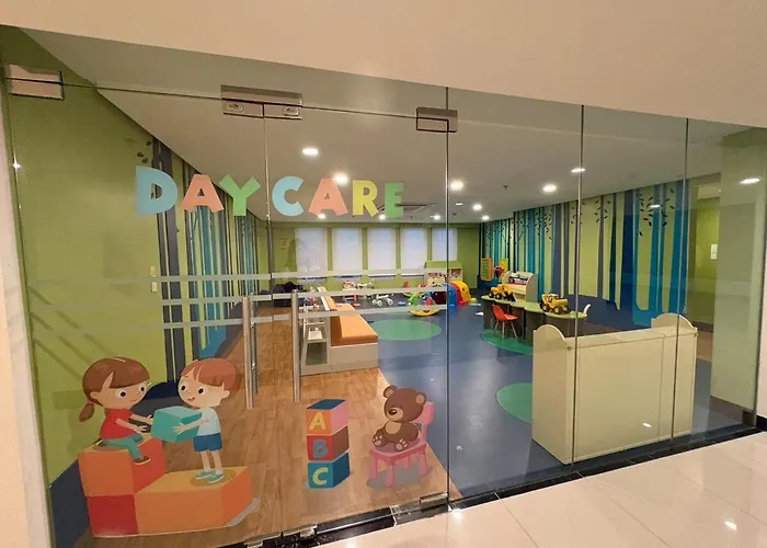 Apartment 2br With Balcony Family & Friends Parksuites Bgc *