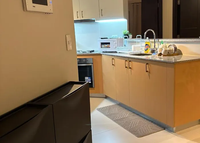 2br With Balcony Family & Friends Parksuites Bgc *