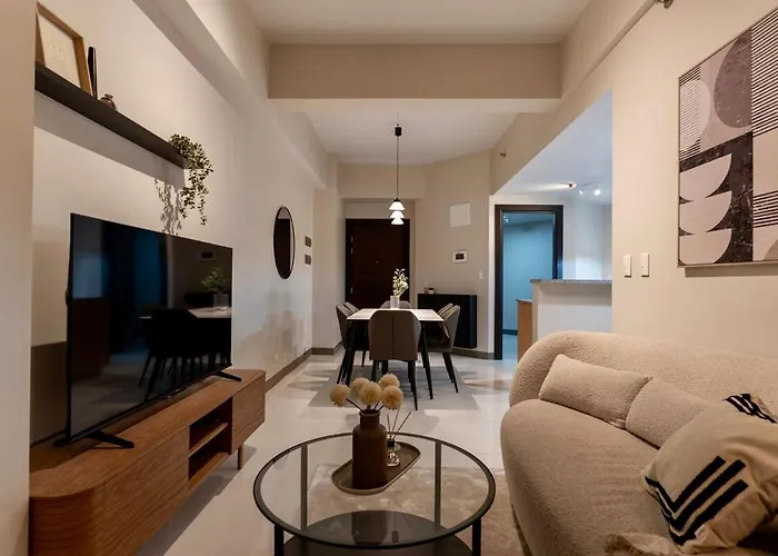 Apartment 2br With Balcony Family & Friends Parksuites Bgc *