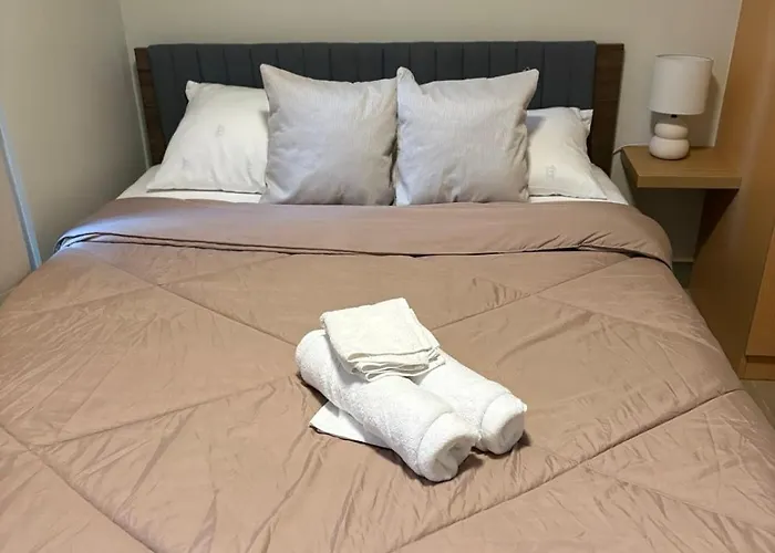 Apartment 2br With Balcony Family & Friends Parksuites Bgc