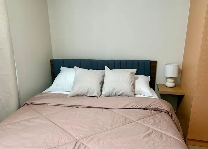 Apartment 2br With Balcony Family & Friends Parksuites Bgc Manila