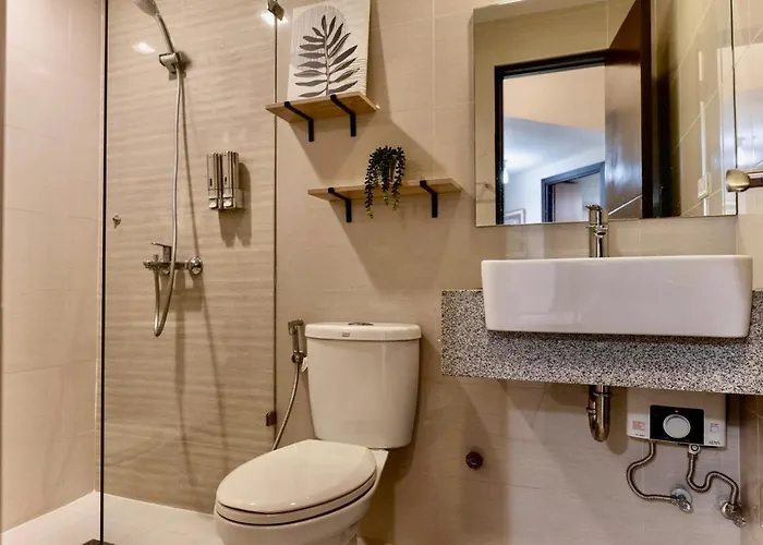 2br With Balcony Family & Friends Parksuites Bgc Apartment *