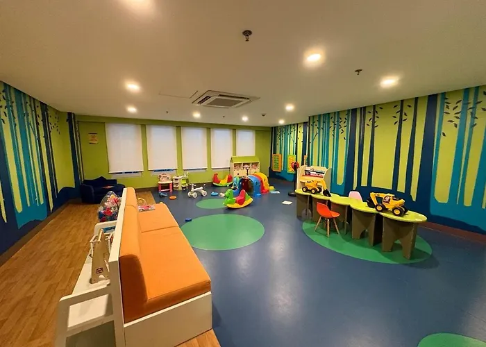 2br With Balcony Family & Friends Parksuites Bgc *